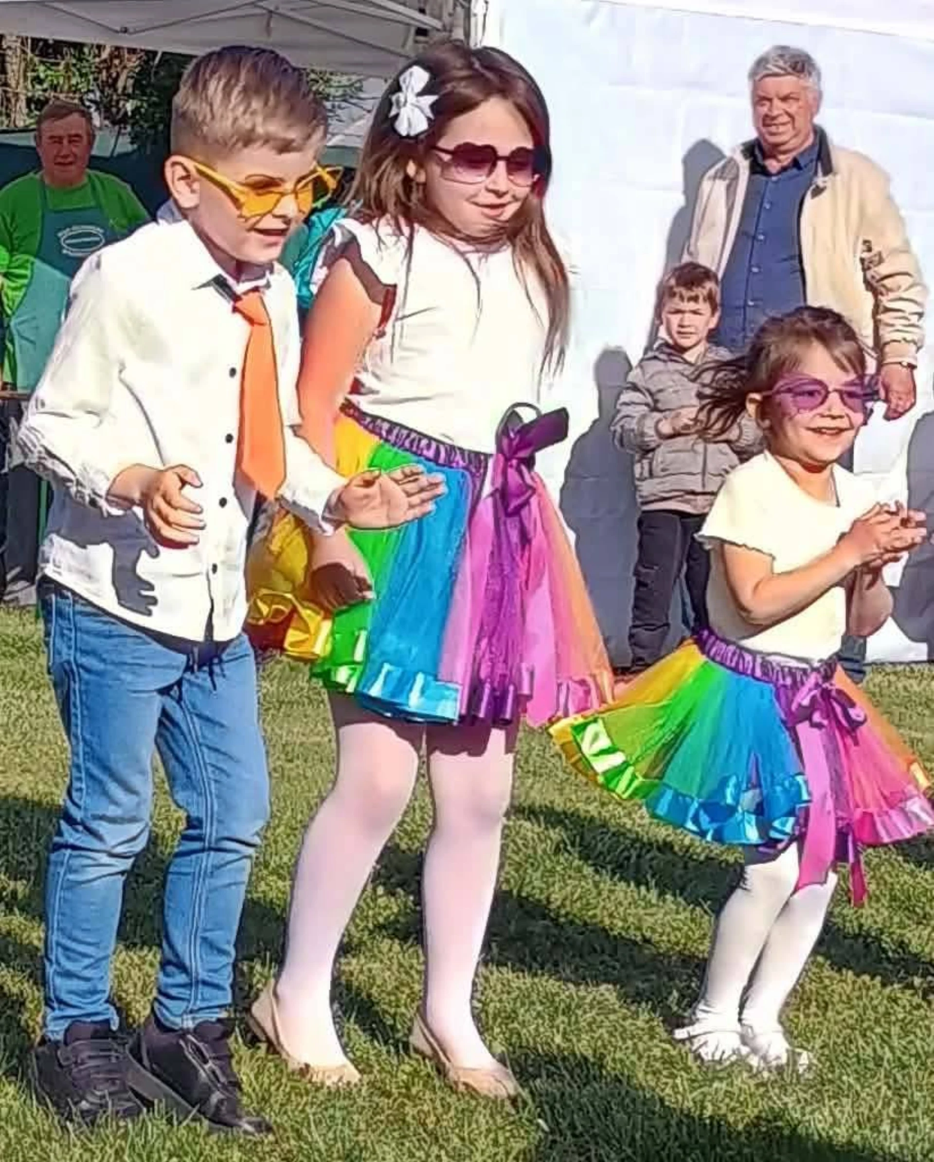Stavanie mája / Májfaállítás
