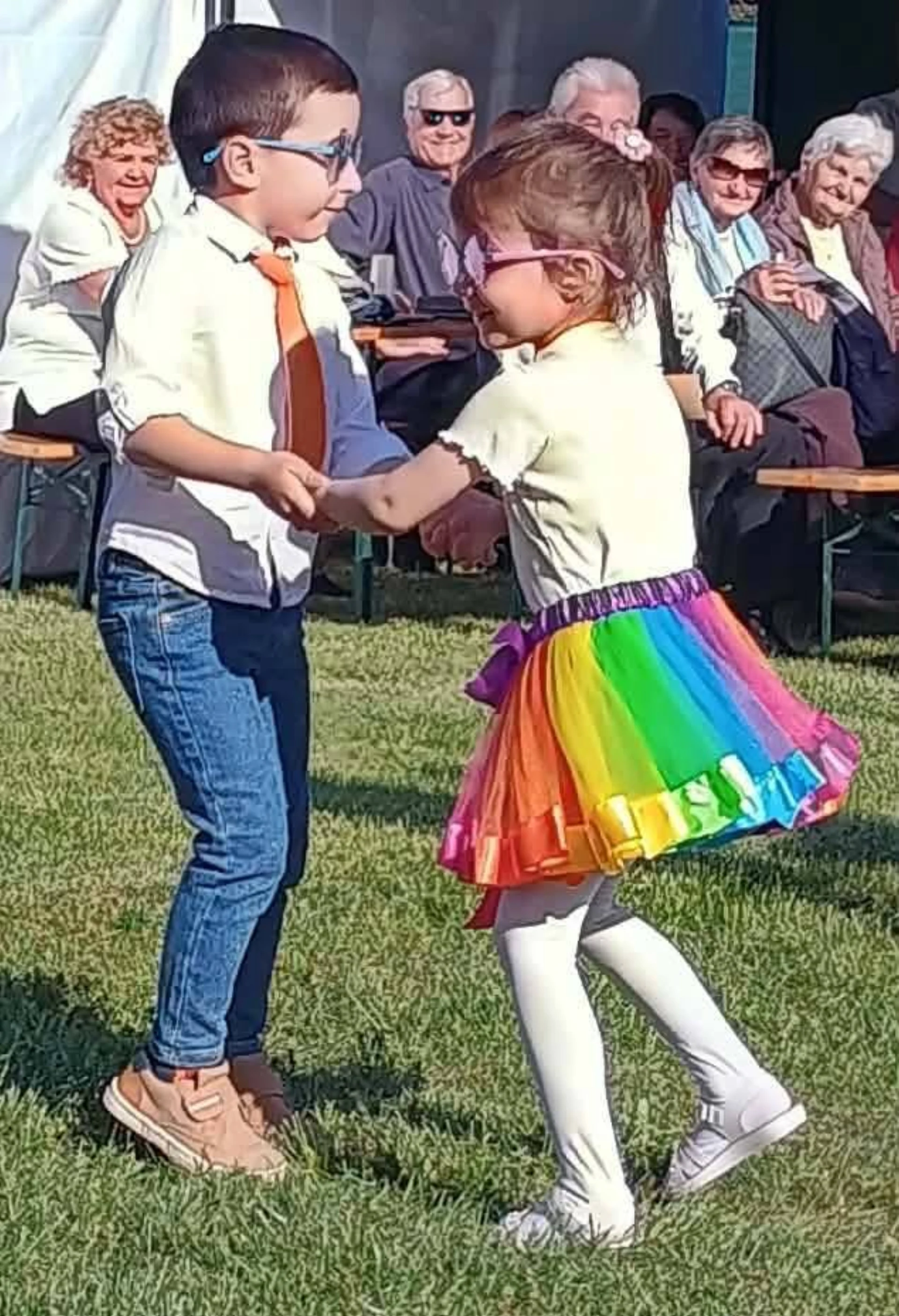 Stavanie mája / Májfaállítás
